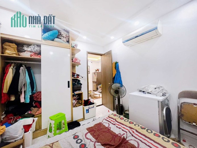 Hiếm, cực rẻ căn hộ chung cư Nguyễn Văn Cừ, tặng nội thất, ô tô đỗ, thang máy, 50m, 1 tỷ 3