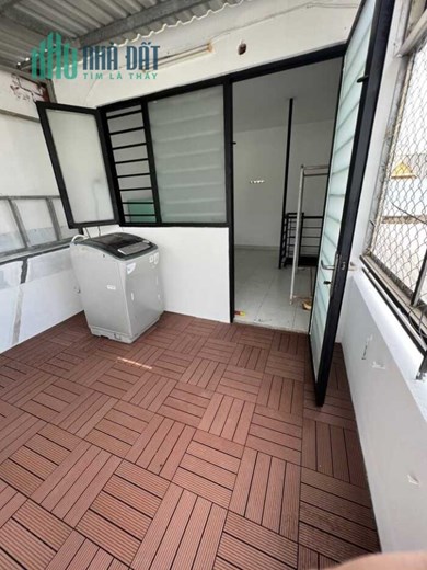 Nhà HXH Lê Văn Lương, 20m2, 3 tầng, Chỉ 2.4 Tỷ, Sổ Hồng Riêng, Đẹp ở ngay.