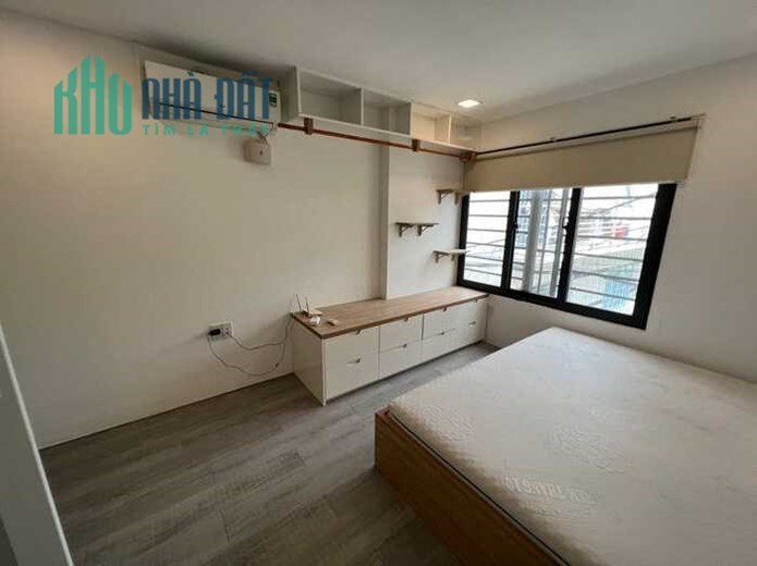 Nhà HXH Lê Văn Lương, 20m2, 3 tầng, Chỉ 2.4 Tỷ, Sổ Hồng Riêng, Đẹp ở ngay.