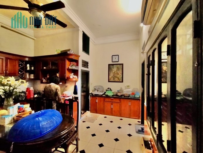Bán nhà  phố Nguyễn Sơn. Khu Vip PL Hàng không. Lô góc - 100m2- MT:  7,2m. Giá chỉ hơn 14 tỷ.