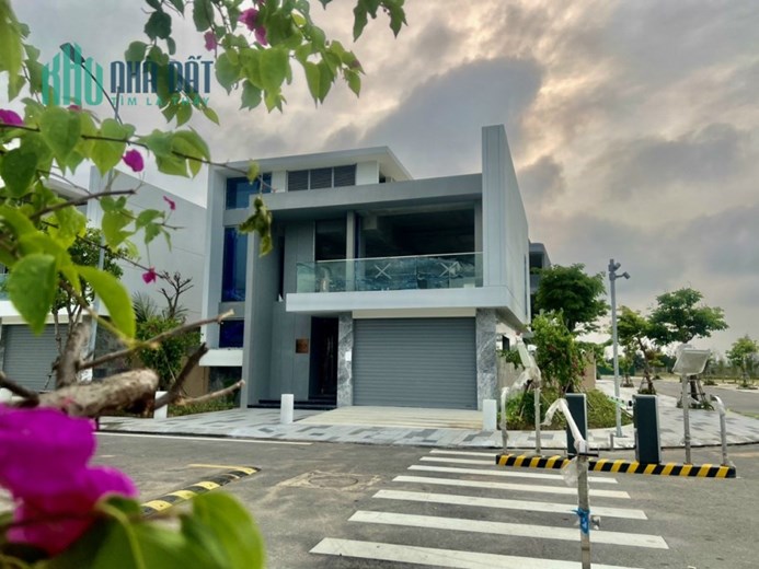 Siêu Phẩm Biệt thự sân Golf BRG ven sông Tp Đà Nẵng