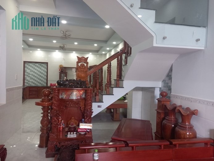 Cần bán gấp nhà MT -KV kinh doanh sầm uất gần Vincom Lê Văn Việt-112m2-4 tầng-Nội thất gỗ quý.