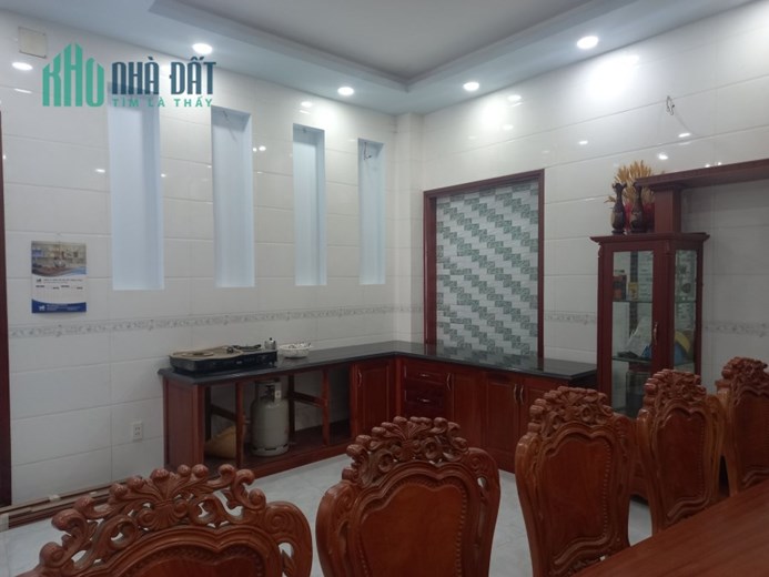 Cần bán gấp nhà MT -KV kinh doanh sầm uất gần Vincom Lê Văn Việt-112m2-4 tầng-Nội thất gỗ quý.