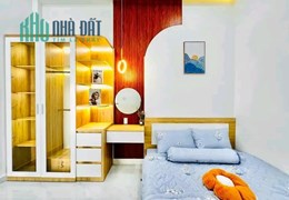 Nhà 5 tầng, có sân thượng, sân để xe giáp Phú Nhuận