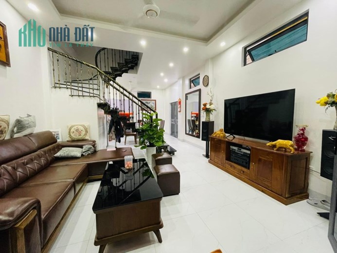 BÁN NHÀ NGUYỄN NGỌC VŨ -VỊ TRÍ CỰC ĐẸP - NHÀ MẶT NGÕ TO, CÁCH PHỐ 20m, THÔNG SANG LÊ VĂN LƯƠNG -