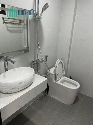 BÁN NHÀ NGUYỄN NGỌC VŨ -VỊ TRÍ CỰC ĐẸP - NHÀ MẶT NGÕ TO, CÁCH PHỐ 20m, THÔNG SANG LÊ VĂN LƯƠNG -