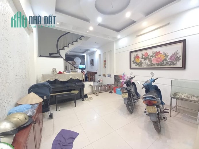 Bán nhà 49m2 4 ngủ phố Nghi Tàm, Tây Hồ Ô tô dừng đỗ ngày đêm 6 Tỷ