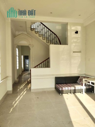 Nhà Sân Vườn Mặt Tiền Nguyễn Văn Tạo, 1400m2, Giá 18.5 Tỷ, có sẵn nhà 4 tầng.