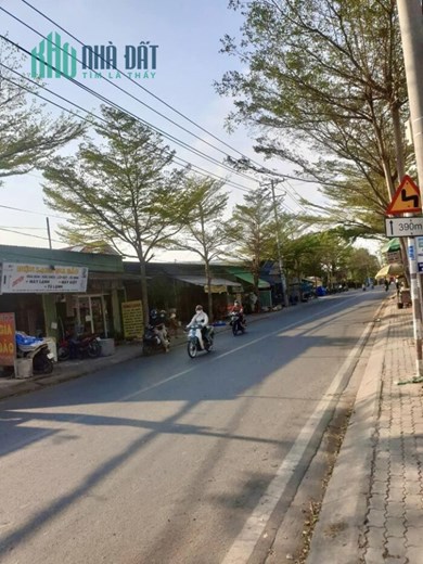 Nhà Sân Vườn Mặt Tiền Nguyễn Văn Tạo, 1400m2, Giá 18.5 Tỷ, có sẵn nhà 4 tầng.