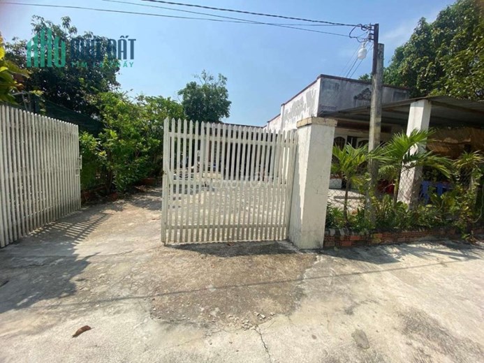 Chính chủ cần bán đất đã có sẵn nhà Tổng DT 297m2 có tách riêng cho khách cần