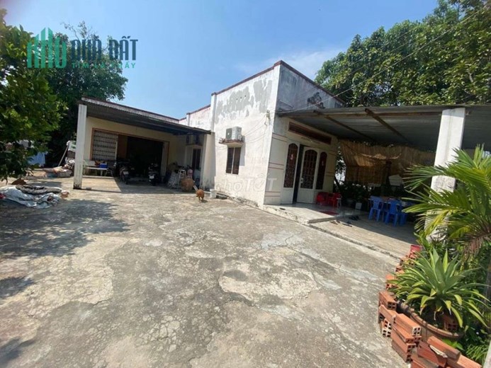 Chính chủ cần bán đất đã có sẵn nhà Tổng DT 297m2 có tách riêng cho khách cần