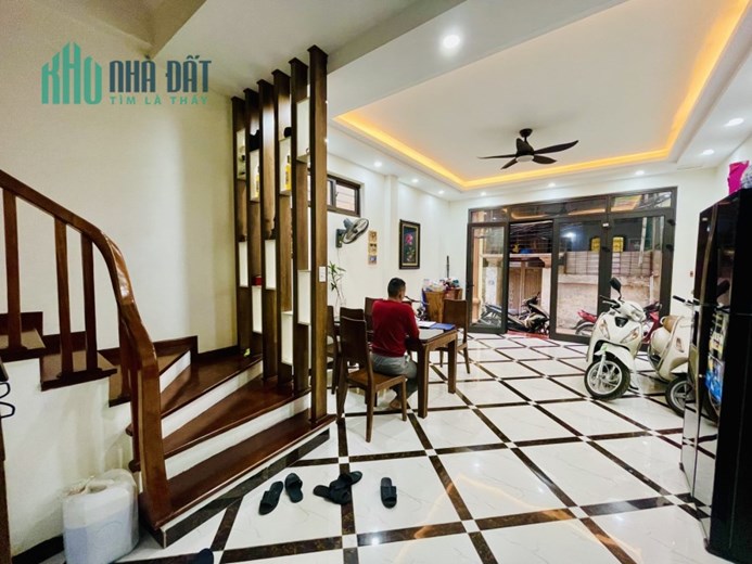 Bán Gấp Nhà Trần Thái Tông Lô góc nhà đẹp chủ tặng nội thất DT 42m 5t nhỉnh 7 tỷ