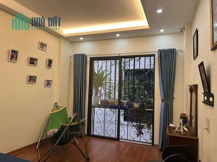Bán nhà Ngọc Thuỵ, Long Biên, 4 tầng,44m. 2 thoáng, Ô TÔ. NỘI THẤT