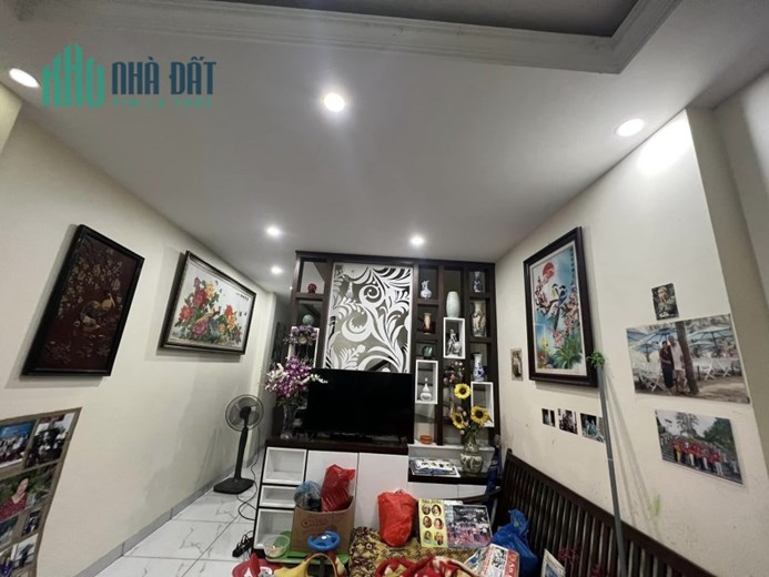 Bán nhà Ngọc Thuỵ, Long Biên, 4 tầng,44m. 2 thoáng, Ô TÔ. NỘI THẤT