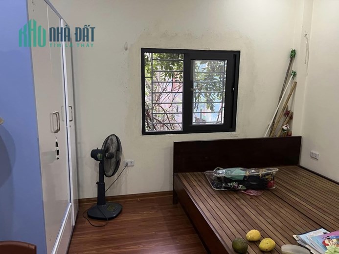 Bán nhà Ngọc Thuỵ, Long Biên, 4 tầng,44m. 2 thoáng, Ô TÔ. NỘI THẤT