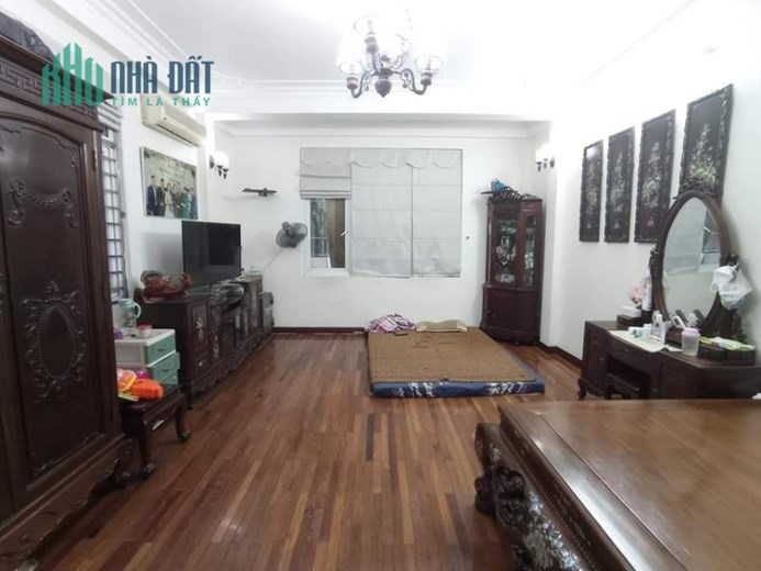 Dương Quảng Hàm, Cầu Giấy, 85m2, Mt 8m, ô tô đỗ cửa, giá 12 tỷ