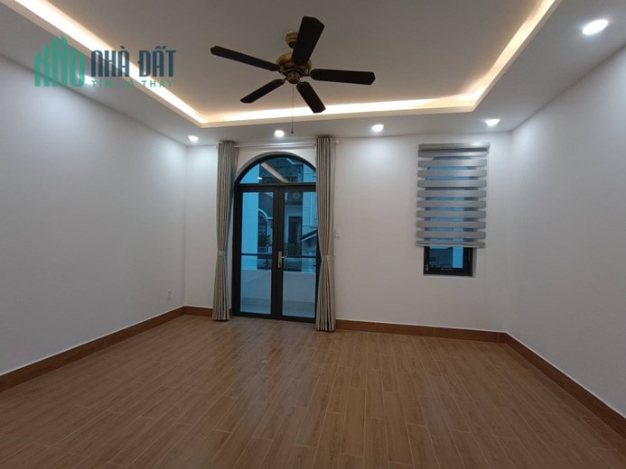 Hẻm ô tô Nguyễn Đình Khơi, Phường 4, Tân Bình, 93m2, 4 tầng, Giá 13.5 tỷ. Nhà 2 mặt hẻm thông Hoàng