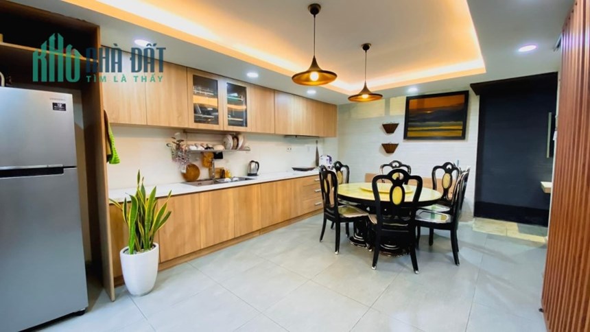 NHÀ ĐẸP  GẦN  CARILLON HOÀNG HOA THÁM ( 5X16) 4 lầu - HẺM OTO