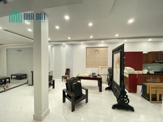 Cho thuê biệt thự đường Sư Vạn Hạnh 8x35m bãi xe 3 ôtô 60tr