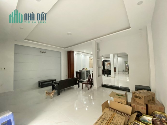 Cho thuê biệt thự đường Sư Vạn Hạnh 8x35m bãi xe 3 ôtô 60tr