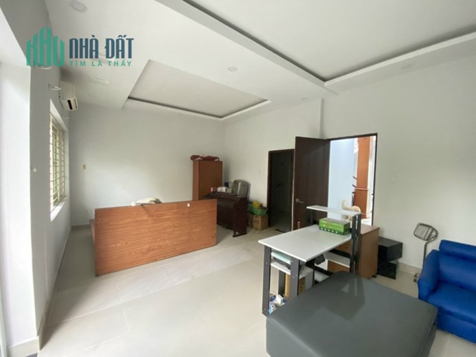 Cho thuê biệt thự đường Sư Vạn Hạnh 8x35m bãi xe 3 ôtô 60tr