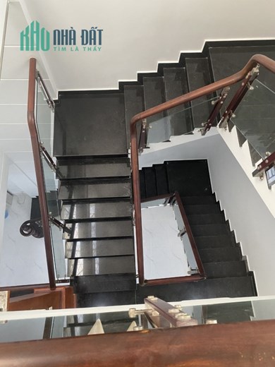 Cho thuê biệt thự đường Sư Vạn Hạnh 8x35m bãi xe 3 ôtô 60tr