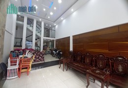 Bán nhà Mặt tiền đường Nguyễn Tri Phương, Quận Hải Châu. Nhà 3 tầng, DT 75 m2. Đường Ô tô đỗ. Gần