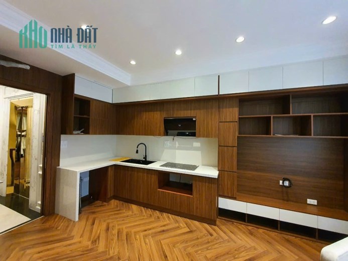 VIP!! Nhà Phân Lô Nguyễn Sơn, 6T Thang Máy, FUN Nội Thất, Ôtô Tránh, KD, 45m2, Nhỉnh 8 Tỷ.