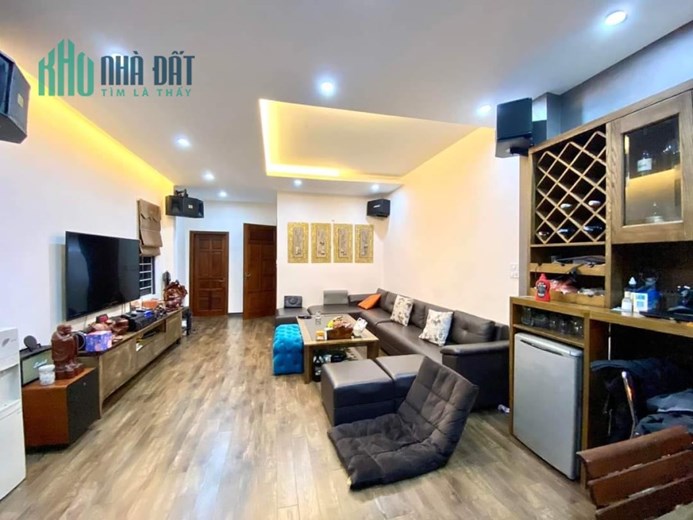 Bán Nhà Phố Nguyễn Sơn, ÔTô Đỗ Cổng, 10M Ra Mặt Phố, KD, 35m2, 5 Tầng, Nhỉnh 3,5 Tỷ.