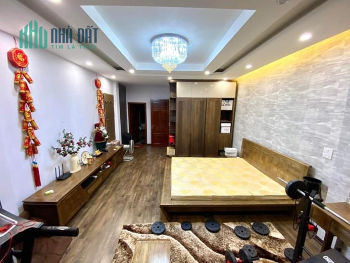 Bán Nhà Phố Nguyễn Sơn, ÔTô Đỗ Cổng, 10M Ra Mặt Phố, KD, 35m2, 5 Tầng, Nhỉnh 3,5 Tỷ.