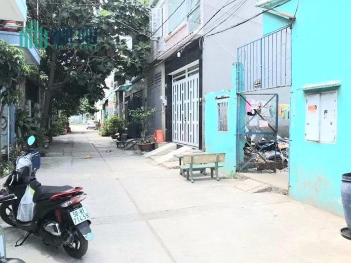 Bán nhà C4 đường tỉnh lộ 10, hẻm xe hơi 6m, 106m2 chỉ 4.35 tỷ, có 4 phòng trọ cho thuê.