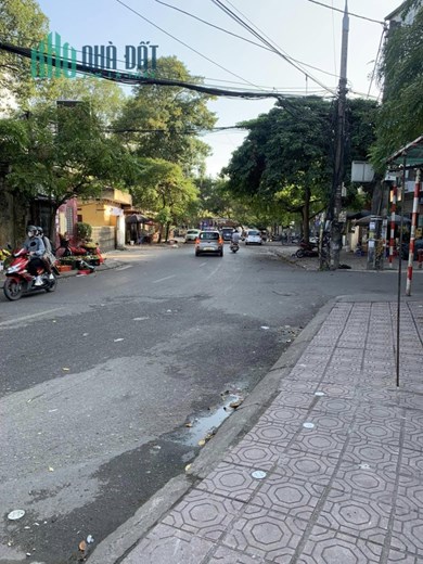 BÁN NHÀ PHỐ NGỌC LÂM 90M , CHỈ 6.5 TỶ Ô TÔ TRÁNH