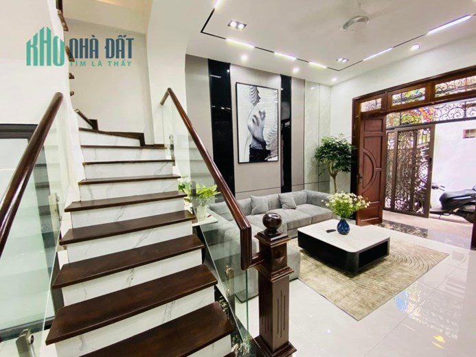 TRUNG TÂM NGÃ TƯ SỞ- NHÀ CỰC ĐẸP - FULL NỘI THẤT - HAI MẶT THOÁNG - DIỆN TÍCH 48M2- GẦN PHỐ- GIÁ