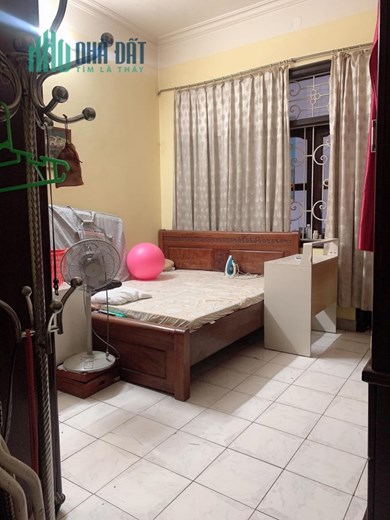 Bán Nhanh nhà ngõ 1194 Đường Láng - Đống Đa. DT:50m*3 Tầng, MT: 4m, giá chỉ  4,2 tỷ