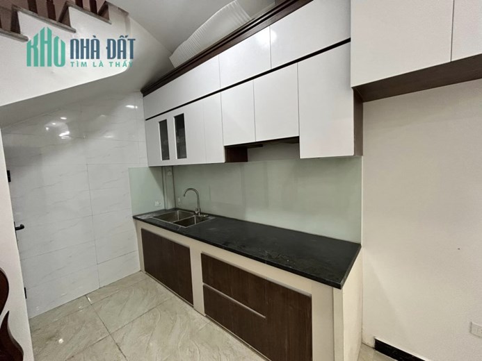 Bán nhà Trương Định, 5 tầng mới koong, ô tô đỗ tận cửa. Nội thất sịn sò, giá nhỉnh 4 tỷ.