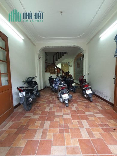 Nhà Phân Lô Cao Cấp Nguyễn Khánh Toàn - Cầu Giấy, 45m*5 Tầng, MT: 3.73m , giá chỉ 8 tỷ