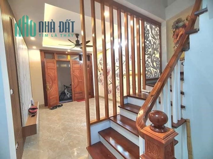 BÁN NHÀ PHỐ TÔN ĐỨC THẮNG PHƯỜNG HÀNG BỘT QUẬN ĐỐNG ĐA DT:35M2 5 TẦNG MT:4M 3 PHÒNG NGỦ GIÁ HƠN 4