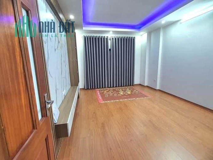 BÁN NHÀ PHỐ TÔN ĐỨC THẮNG PHƯỜNG HÀNG BỘT QUẬN ĐỐNG ĐA DT:35M2 5 TẦNG MT:4M 3 PHÒNG NGỦ GIÁ HƠN 4