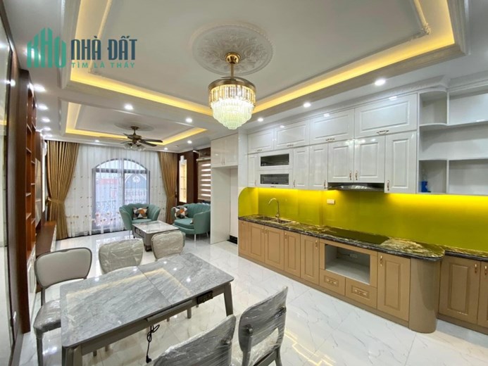 Nhà đẹp trung tâm Bồ Đề, 50m,4 tầng, KD,10 ô tô tránh, nhỉnh 3  tỷ