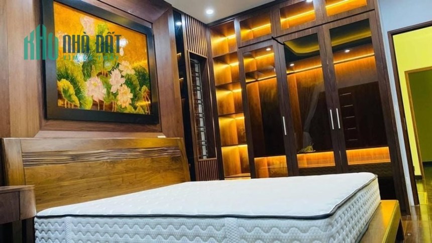 Bán Nhà Ngõ 10 #NGUYÊN_HỒNG cạnh Hồ Thành Công. Ô TÔ ĐỖ CỬA Ngõ Thông 8.2 tỷ