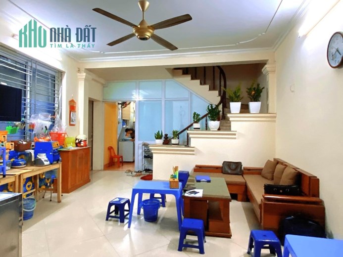 HOT !!! XEM NGAY  nhà Phạm Văn Đồng Cầu Giấy, Lô góc Ô tô qua Nhà Kinh doanh 52m2 MT4.6m 10 tỷ
