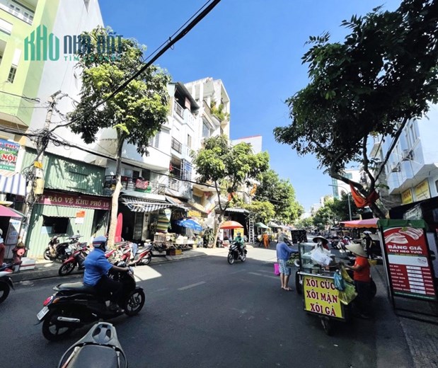 Bán nhà MT Lê Văn Tách Dĩ An, Bình Dương, đang có thu nhập 17TR, ngang 6.5m, 210m2, Giá chỉ hơn