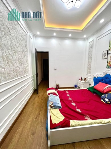 HOT !!! XEM NGAY Nhà ở phố Trần Bình Cầu Giấy 33m2, 4 tầng TẶNG NỘI THẤT CỰC VIP, LÔ GÓC, NGÕ THÔNG