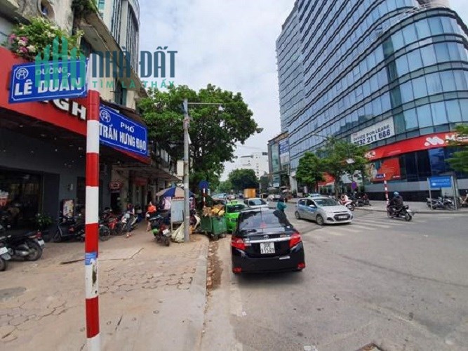 Gia đình cần bán nhà mặt ngõ Lê Duẩn giá 970tr, 20m2, Ngõ Ngắn