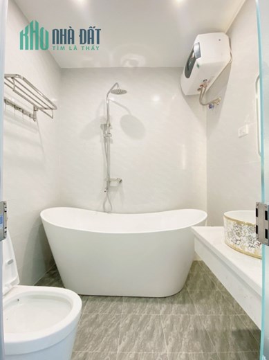 Bán nhà quận Cầu Giấy phố Nguyễn Ngọc Vũ 86m*4T ô tô đỗ cửa vài bước chân ra mặt phố 11.5 tỷ lh