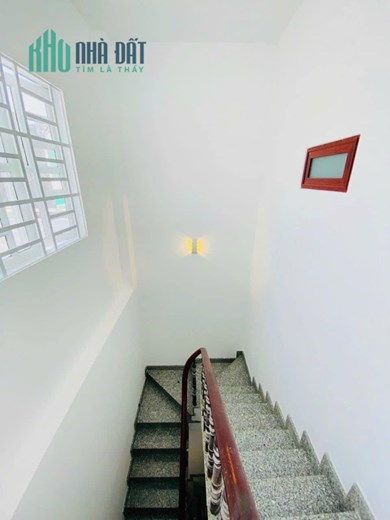 ĐẤT MỚI BÌNH TRỊ ĐÔNG HẺM 5M NHÀ 3 TẦNG 40M2 NỞ HẬU CHỈ 3 TỶ 950