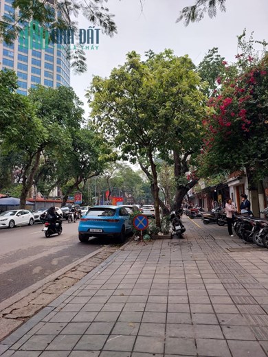 Bán nhà mặt phố Lê Đại Hành cạnh Vincom Bà Triệu 45mx3T nhỉnh 20 tỷ kd cho thuê 50tr/tháng