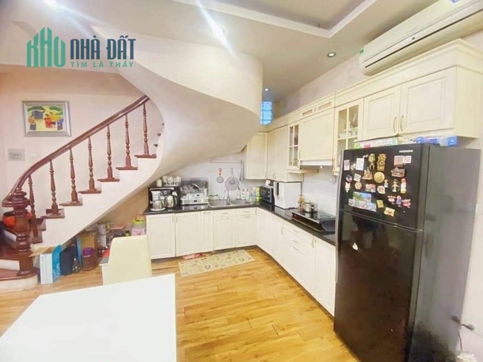 Bán nhà p. Lò Đúc, HBT, 75m, 5T, MT5m, ở sướng, ngõ nông, rộng 6.9 tỷ. LH: 0366051369