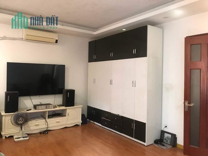 TRUNG TÂM BỒ ĐỀ, TẦM TIỀN HIẾM, GẦN MẶT PHỐ, CÁCH Ô TÔ 50M, ĐỦ CÔNG NĂNG, CHỦ NHIỆT BÁN. DT 41M2