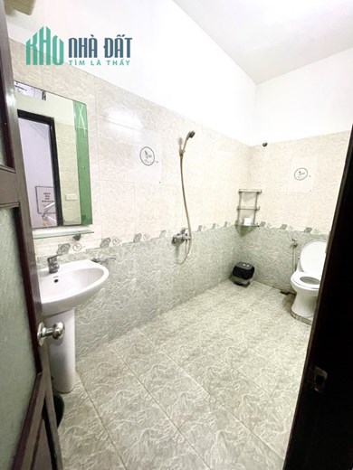 Tôi cần cho thuê lâu dài nhà 4 tầng đã làm nội thất rất đẹp để phục vụ kinh doanh